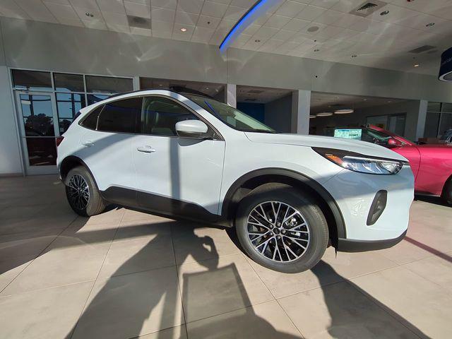 new 2025 Ford Escape PHEV car, priced at $37,730