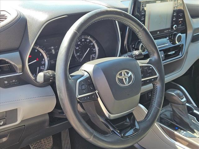 used 2021 Toyota Highlander car, priced at $34,389