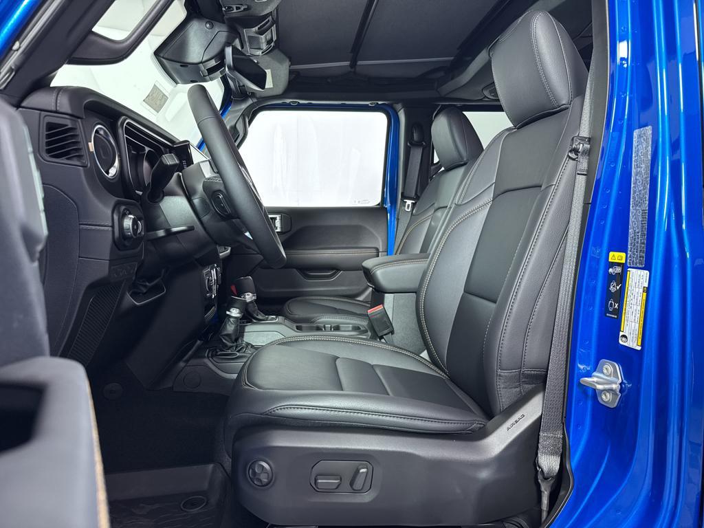 new 2025 Jeep Wrangler car, priced at $43,125