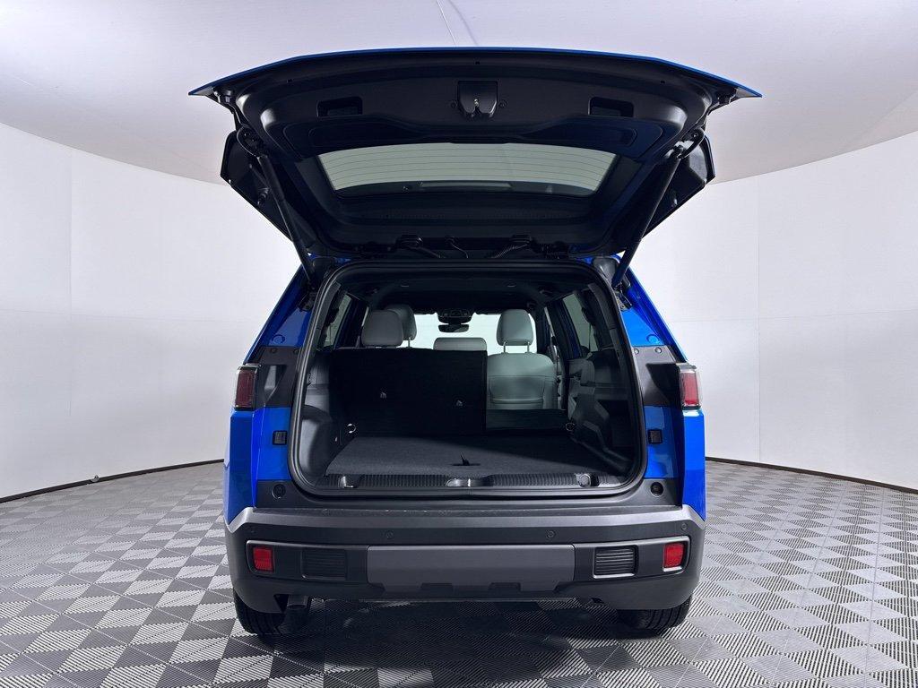 new 2026 Jeep Cherokee car, priced at $39,990