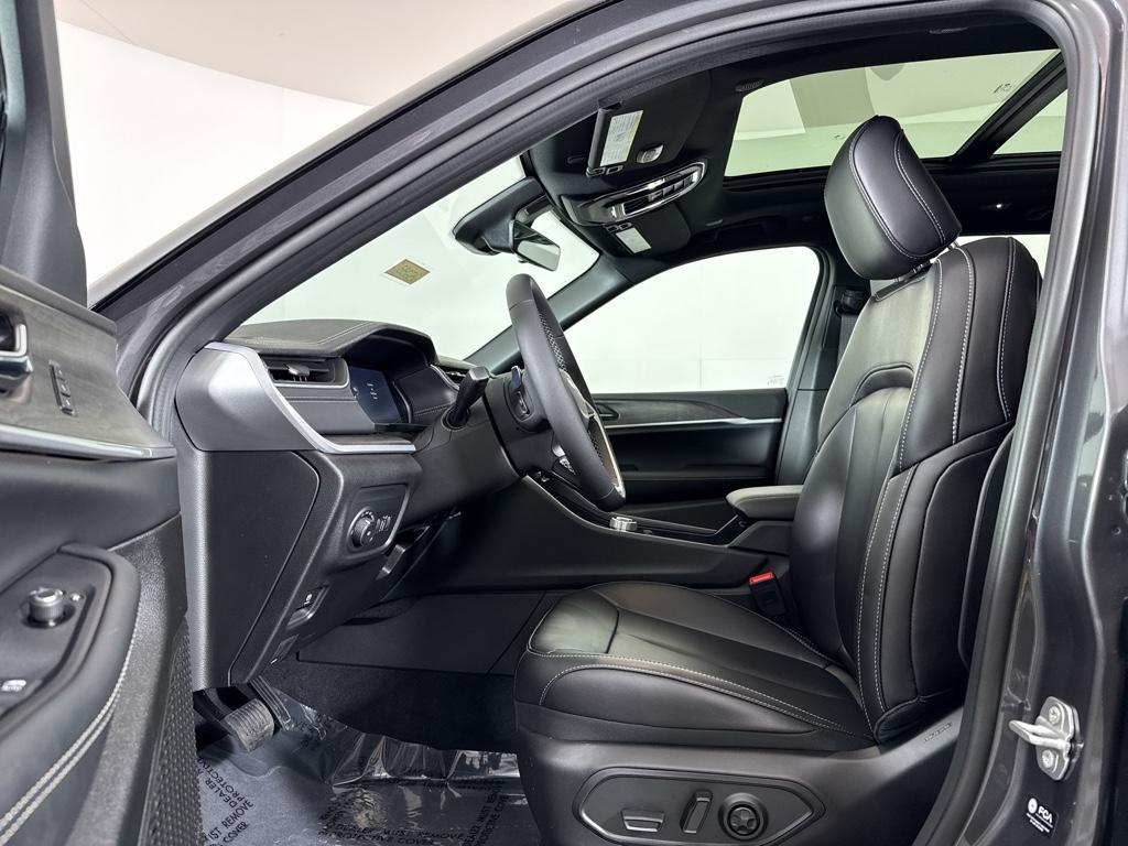 new 2025 Jeep Grand Cherokee car, priced at $49,485