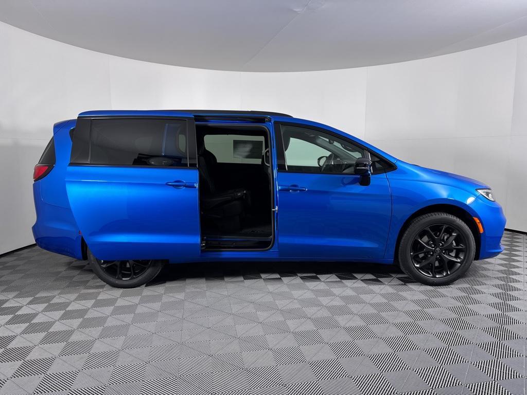 new 2026 Chrysler Pacifica car, priced at $46,075