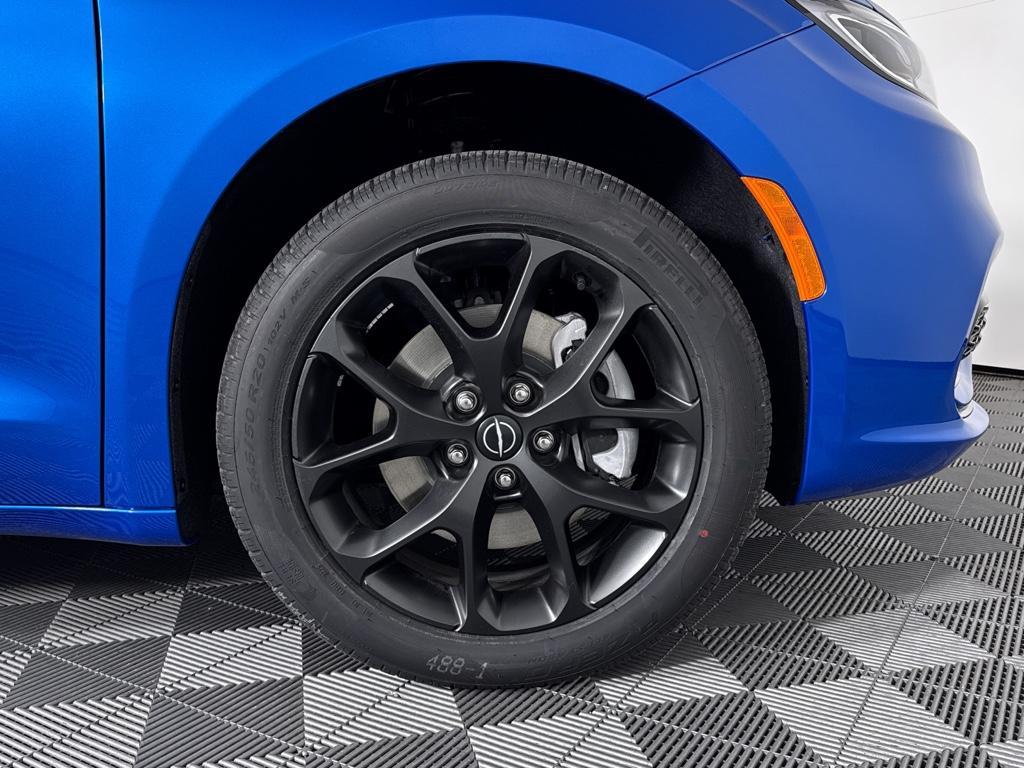 new 2026 Chrysler Pacifica car, priced at $46,075