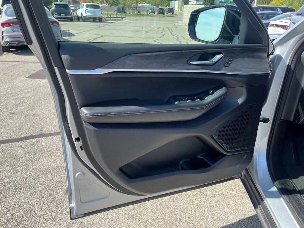 used 2024 Jeep Grand Cherokee L car, priced at $32,790