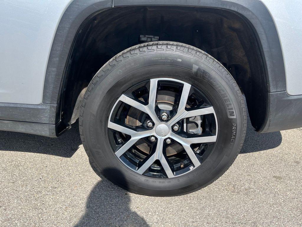 used 2024 Jeep Grand Cherokee L car, priced at $32,790