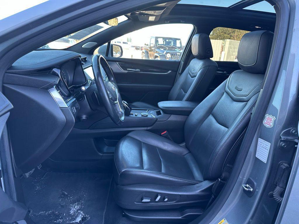 used 2023 Cadillac XT5 car, priced at $26,780