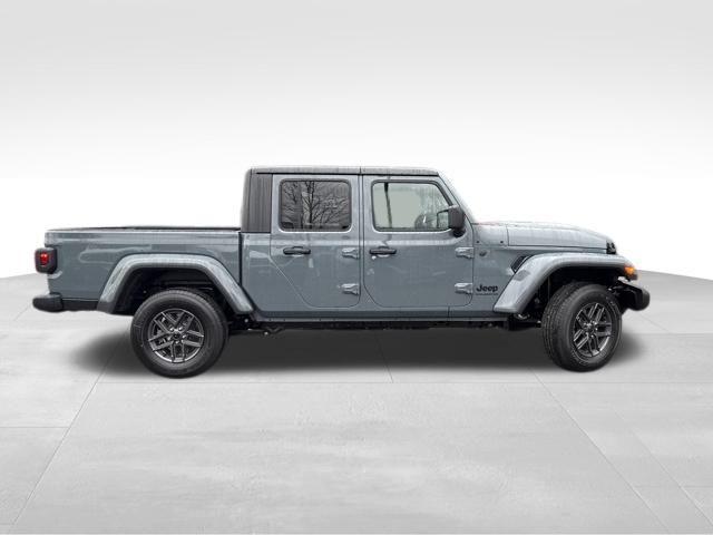 new 2026 Jeep Gladiator car, priced at $40,987