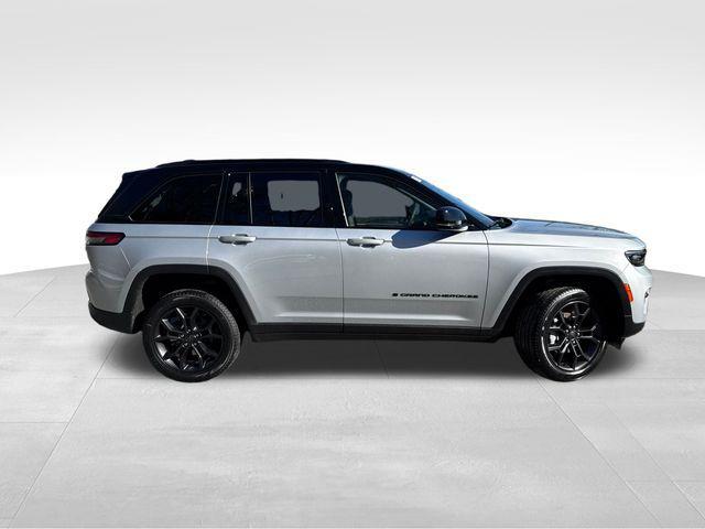 new 2025 Jeep Grand Cherokee car, priced at $47,737