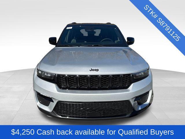 new 2025 Jeep Grand Cherokee car, priced at $47,737