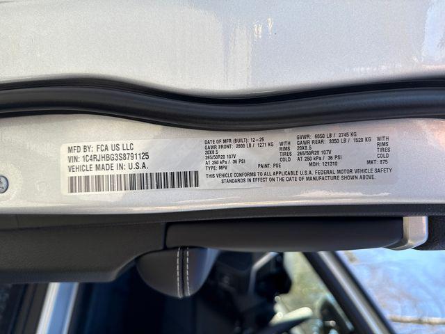 new 2025 Jeep Grand Cherokee car, priced at $47,737