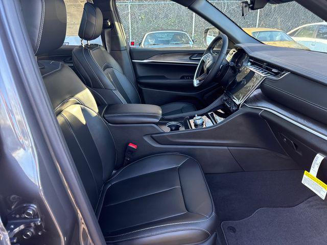 new 2025 Jeep Grand Cherokee car, priced at $47,737