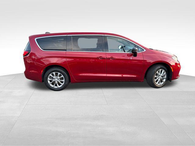 new 2025 Chrysler Pacifica car