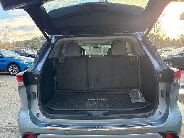 used 2022 Toyota Highlander car, priced at $36,500