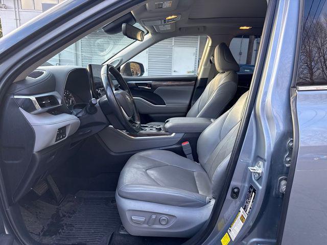 used 2022 Toyota Highlander car, priced at $36,500