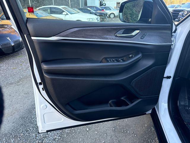 new 2025 Jeep Grand Cherokee car, priced at $45,737