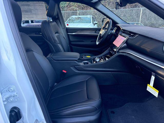 new 2025 Jeep Grand Cherokee car, priced at $45,737