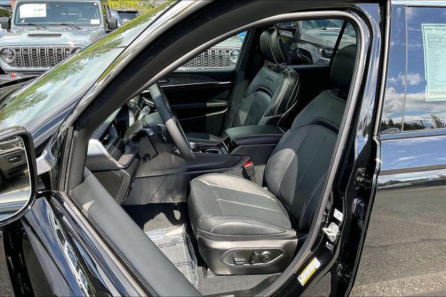 new 2025 Jeep Grand Cherokee car, priced at $49,737