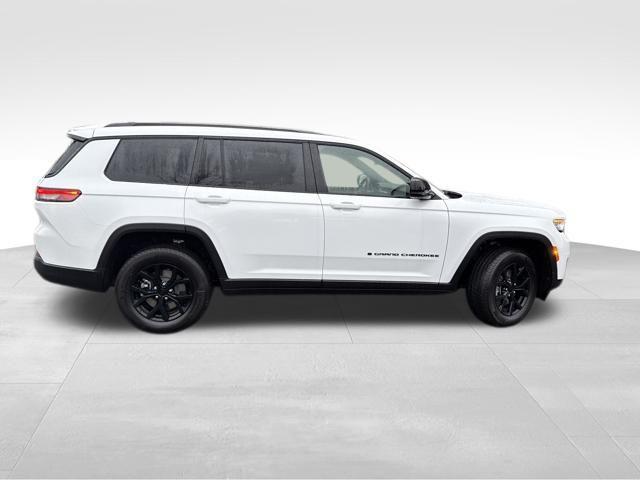 new 2025 Jeep Grand Cherokee L car, priced at $40,000