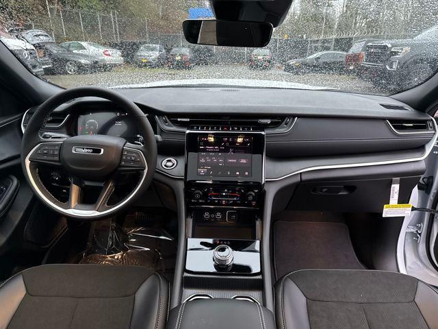 new 2025 Jeep Grand Cherokee L car, priced at $40,000