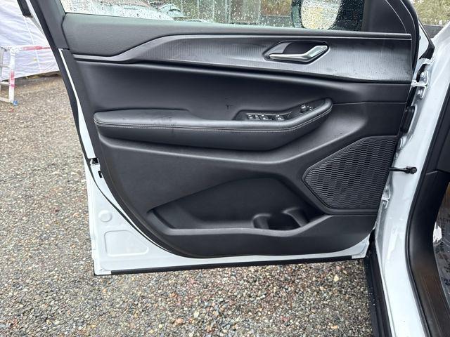 new 2025 Jeep Grand Cherokee L car, priced at $40,000