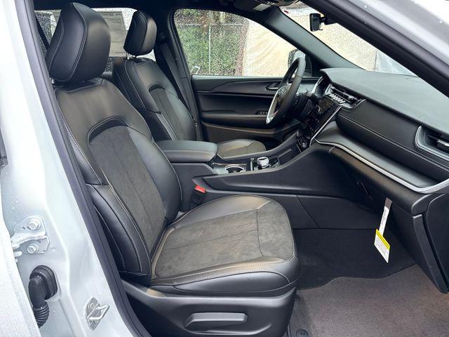 new 2025 Jeep Grand Cherokee L car, priced at $40,000