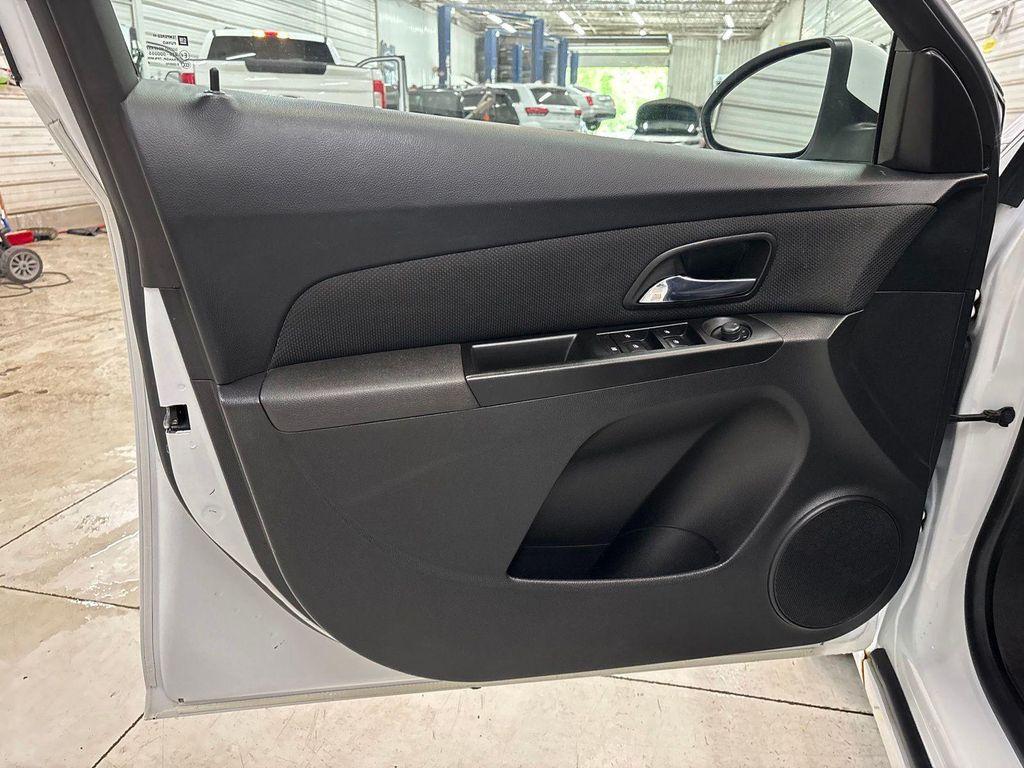used 2014 Chevrolet Cruze car, priced at $3,555
