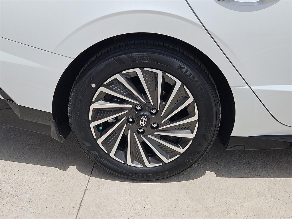 new 2025 Hyundai Sonata Hybrid car, priced at $35,975