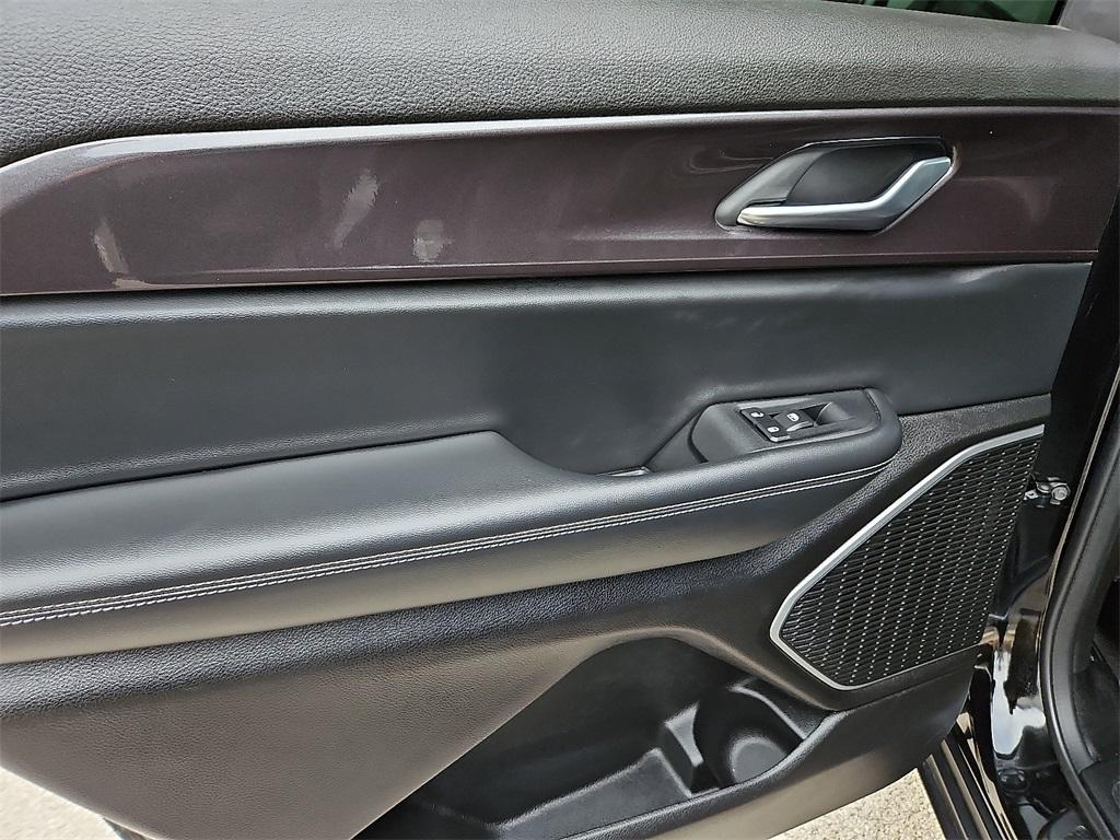 used 2022 Jeep Grand Cherokee L car, priced at $29,398