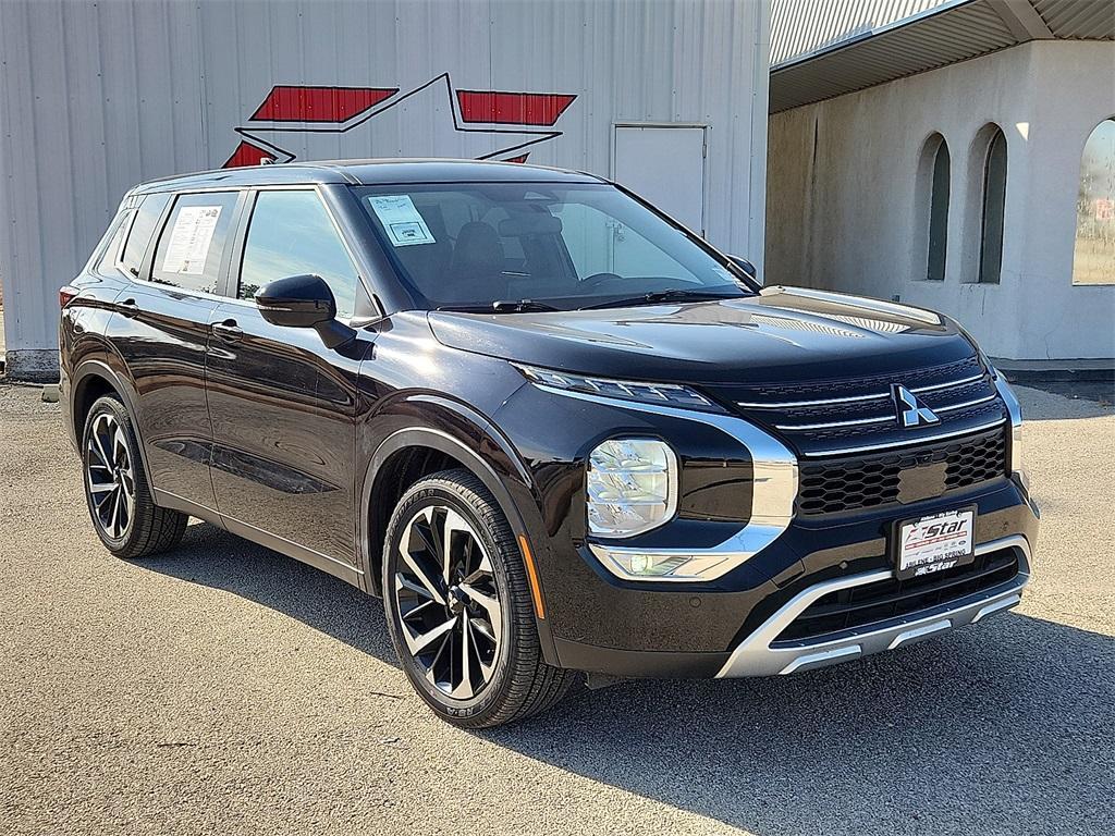 used 2024 Mitsubishi Outlander car, priced at $23,663