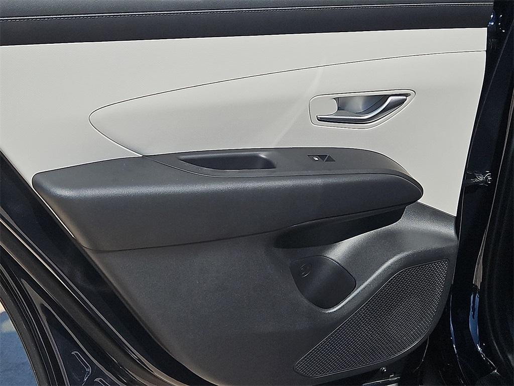 new 2025 Hyundai TUCSON Hybrid car, priced at $30,770