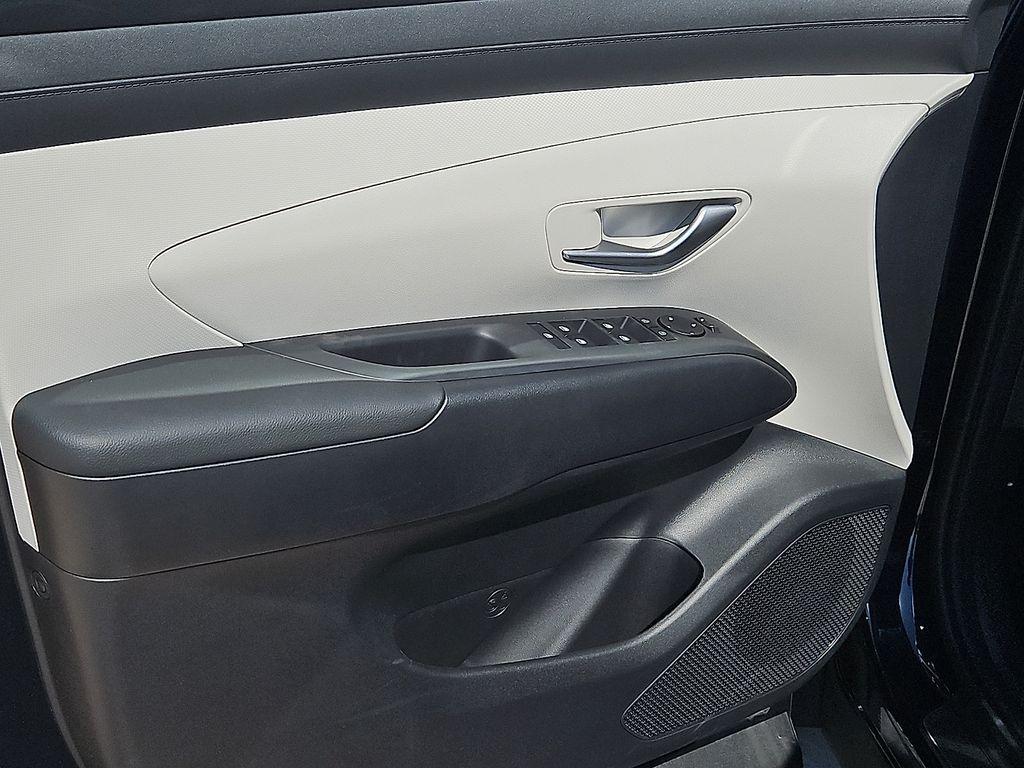new 2025 Hyundai TUCSON Hybrid car, priced at $34,020