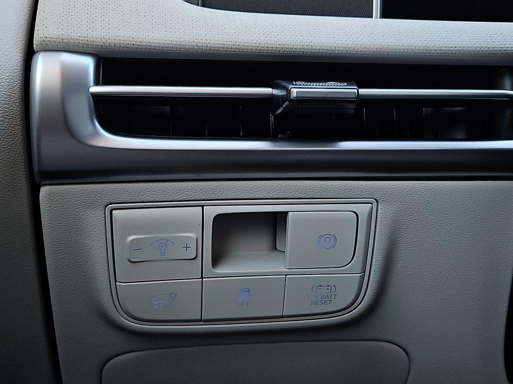 new 2026 Hyundai TUCSON Hybrid car, priced at $33,045