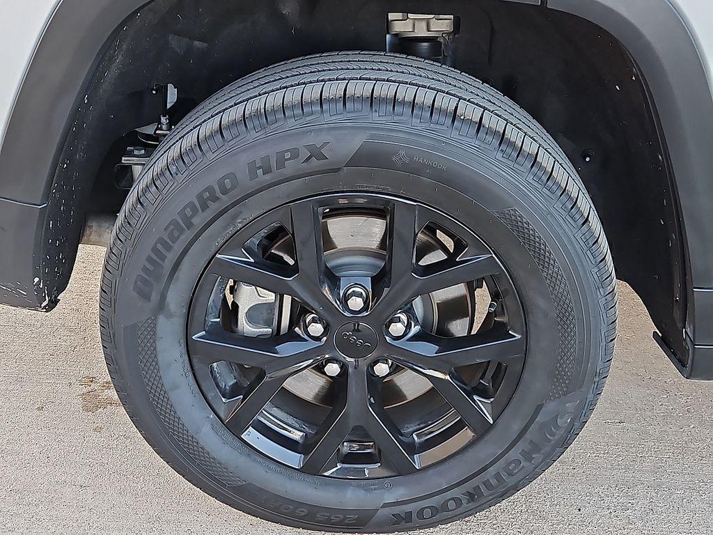 used 2024 Jeep Grand Cherokee L car, priced at $29,388