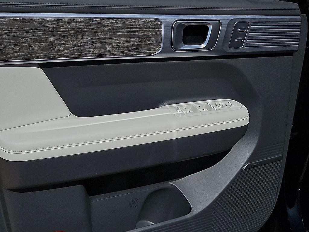 used 2024 Hyundai Santa Fe car, priced at $33,553