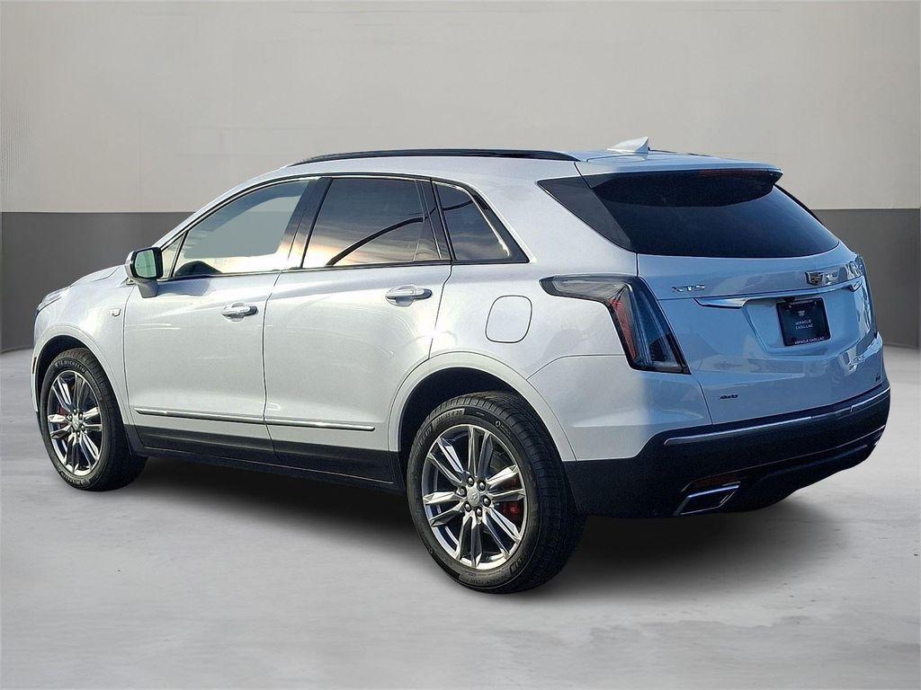 new 2025 Cadillac XT5 car, priced at $54,198