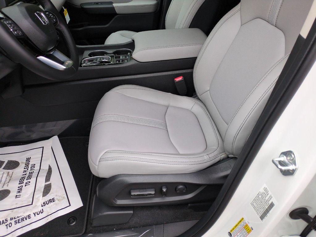 new 2025 Honda Pilot car, priced at $43,680