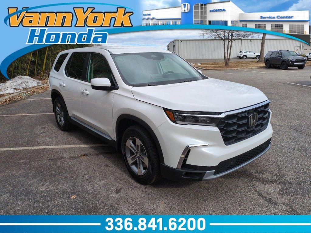 new 2025 Honda Pilot car, priced at $43,680