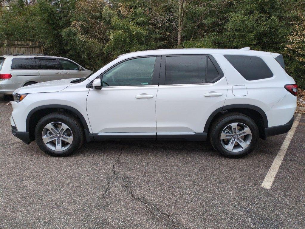 new 2025 Honda Pilot car, priced at $43,680