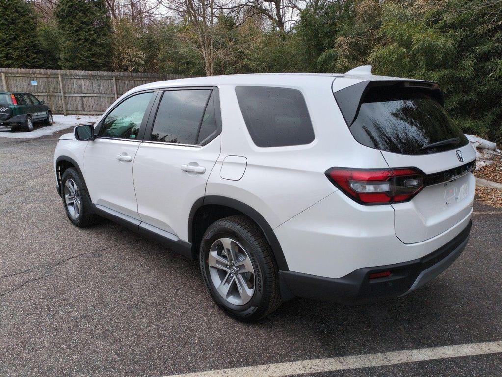 new 2025 Honda Pilot car, priced at $43,680