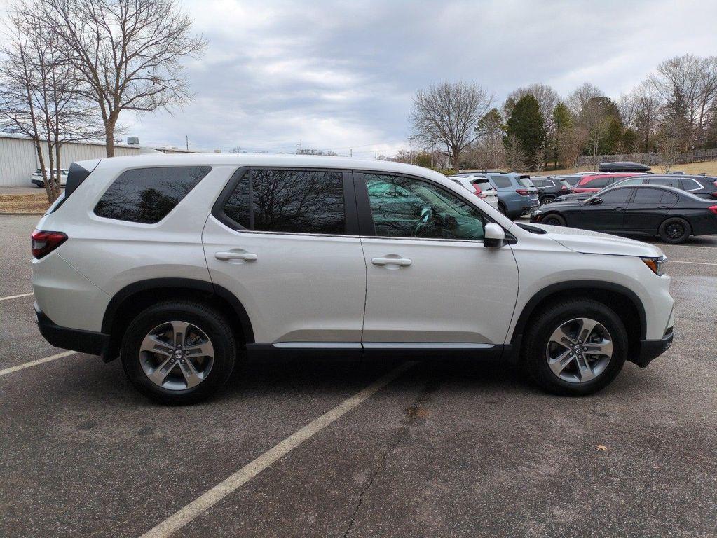 new 2025 Honda Pilot car, priced at $43,680