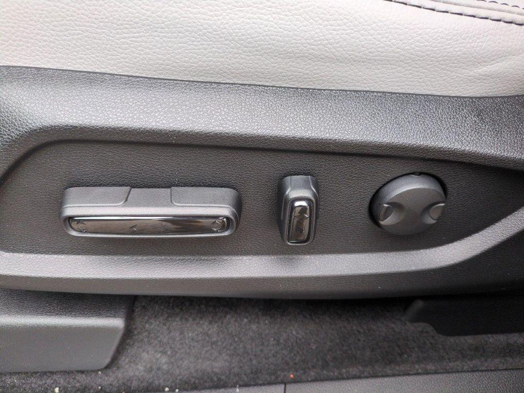 new 2025 Honda Pilot car, priced at $43,680