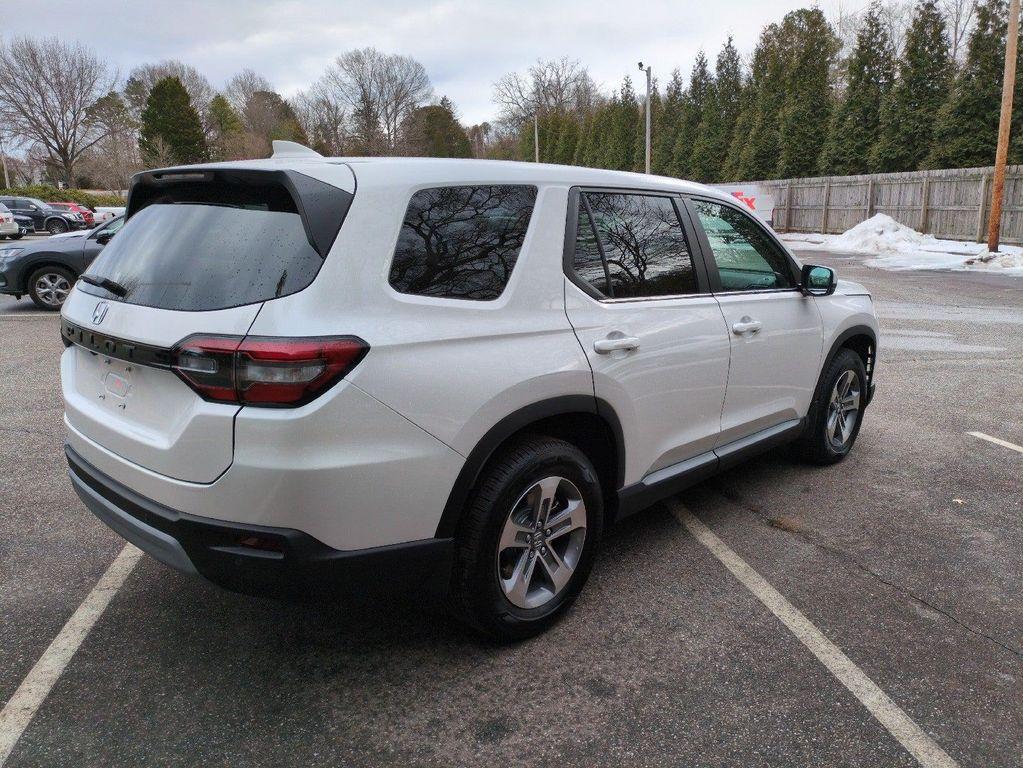 new 2025 Honda Pilot car, priced at $43,680