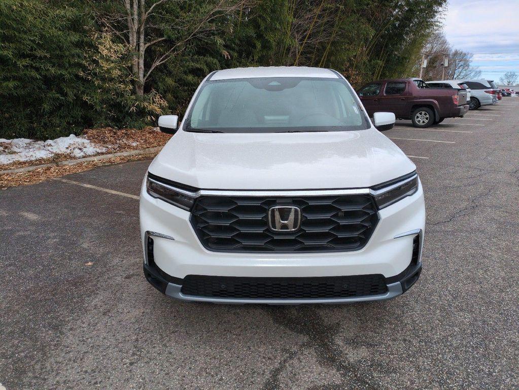 new 2025 Honda Pilot car, priced at $43,680