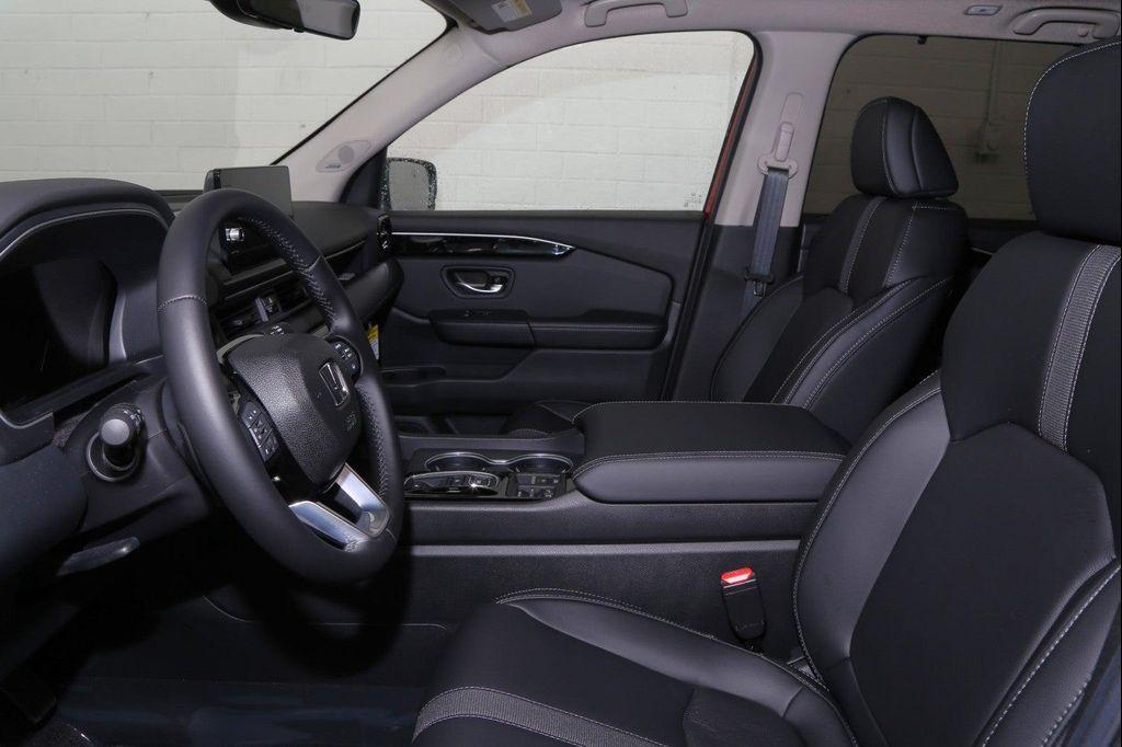 new 2025 Honda Pilot car, priced at $48,050