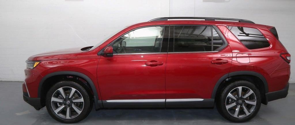 new 2025 Honda Pilot car, priced at $48,050