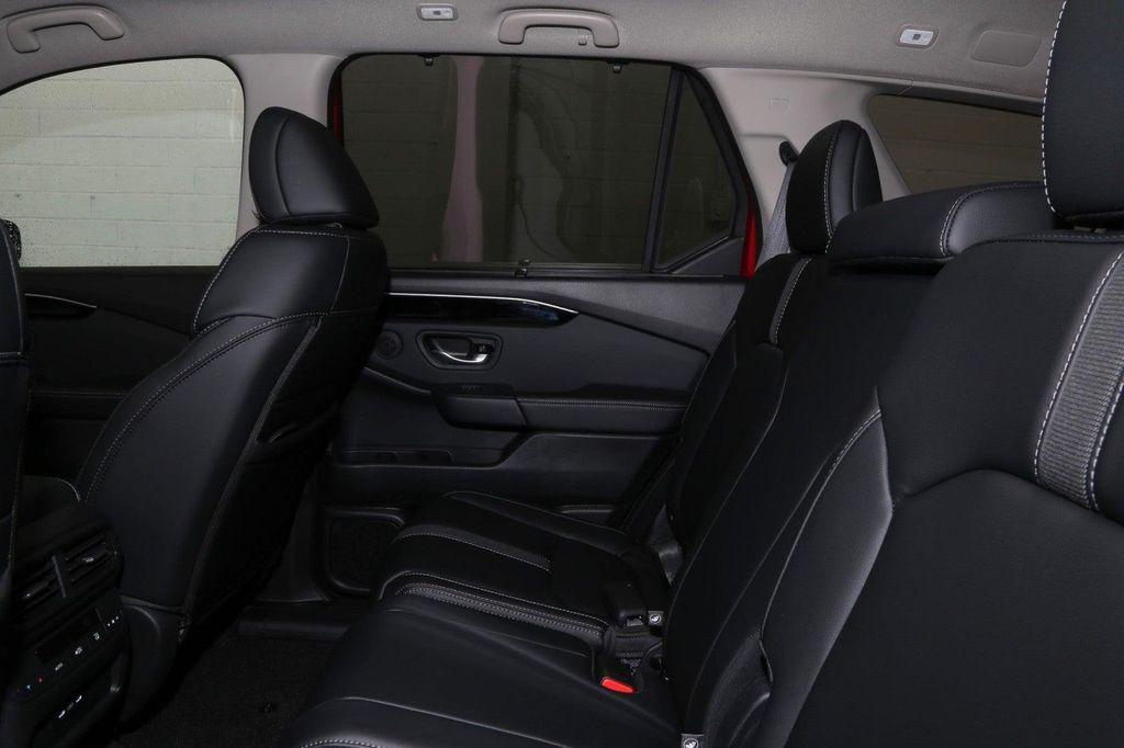 new 2025 Honda Pilot car, priced at $48,050
