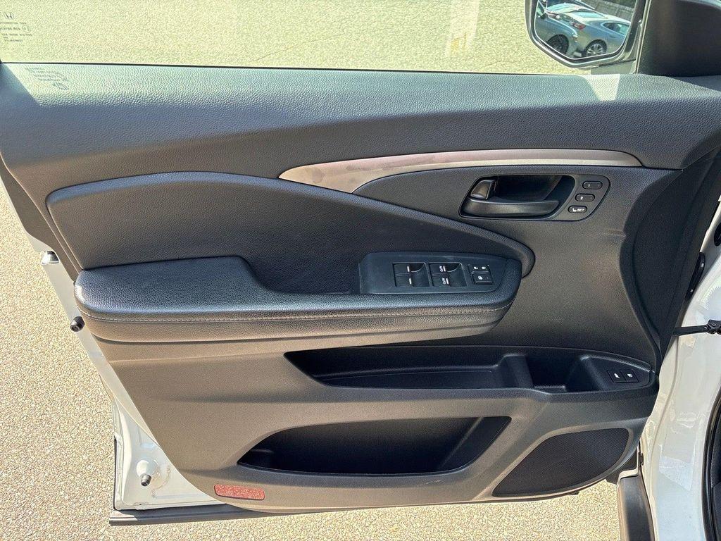 used 2022 Honda Passport car, priced at $29,298