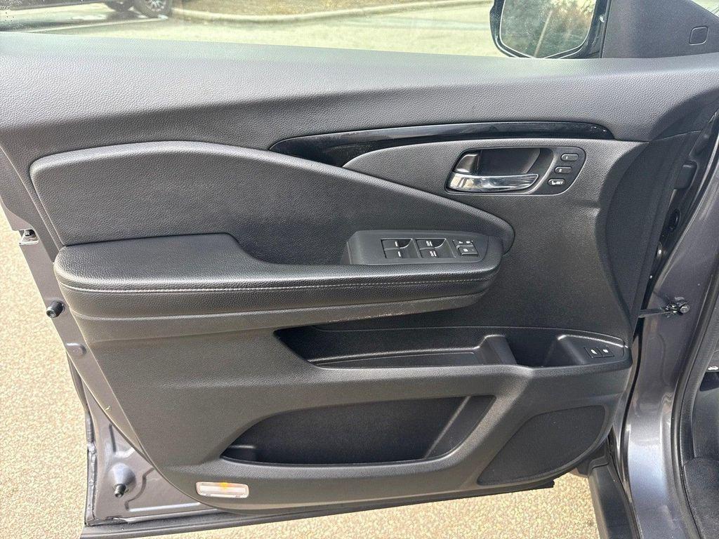 used 2022 Honda Pilot car, priced at $30,499