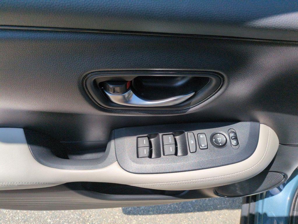 used 2025 Honda HR-V car, priced at $25,999
