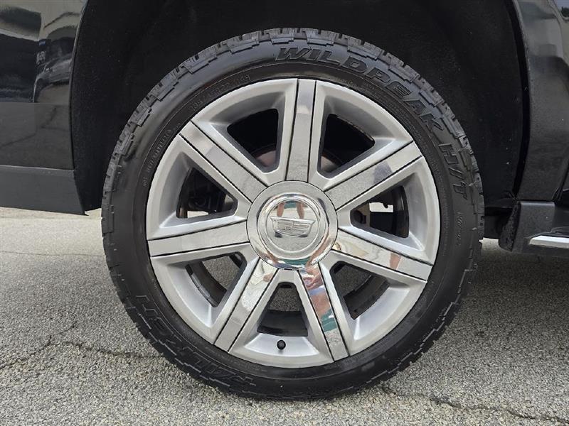 used 2020 Cadillac Escalade ESV car, priced at $28,999